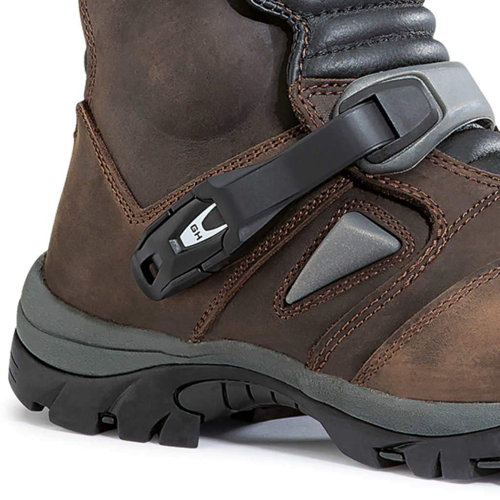 Adventure low. Forma ботинки Adventure Low Brown. Форма адвентуре мотоботы. Adventure Boots Мотоботинки. Forma ботинки ADV Tourer Brown.