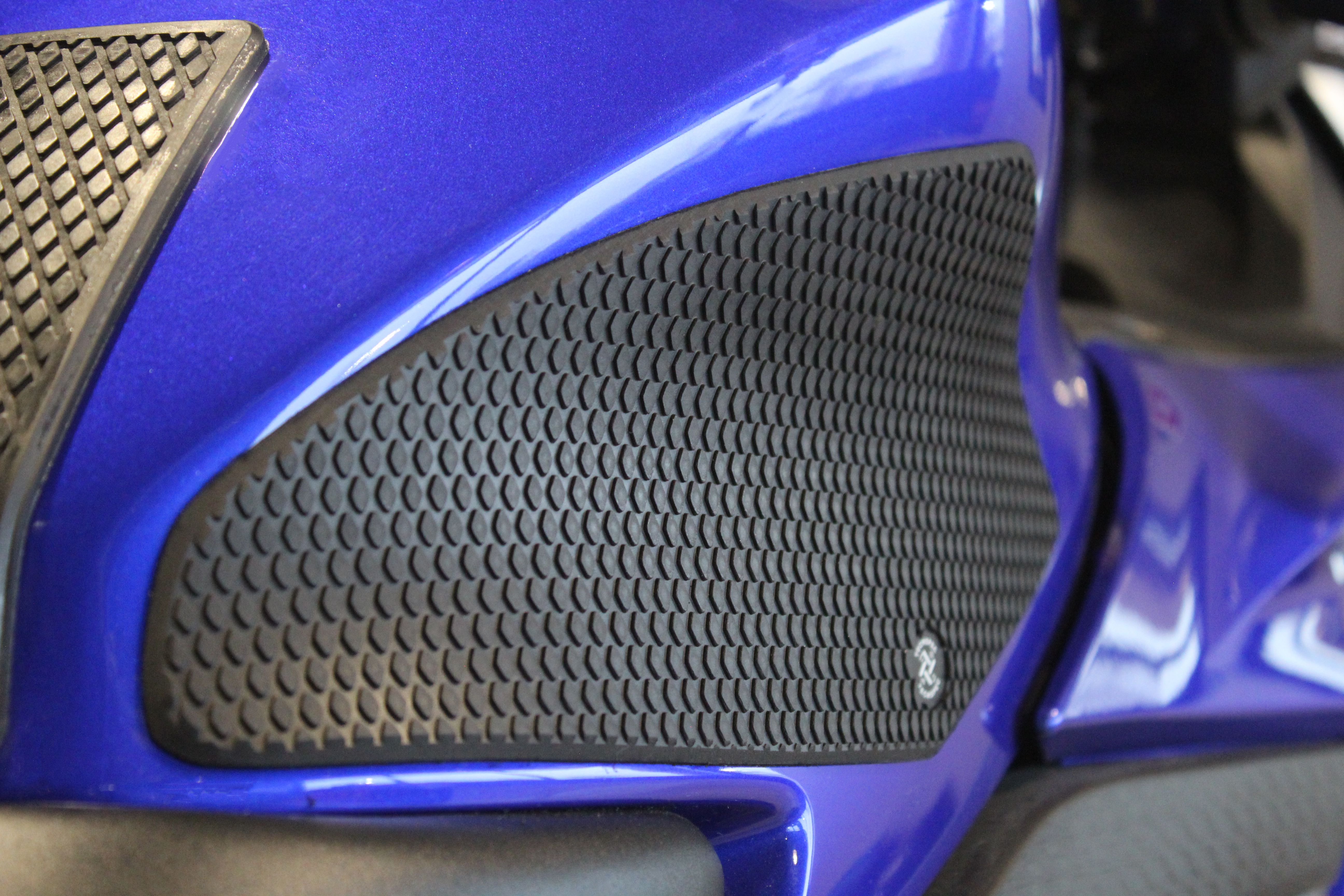 yamaha r3 tank grip